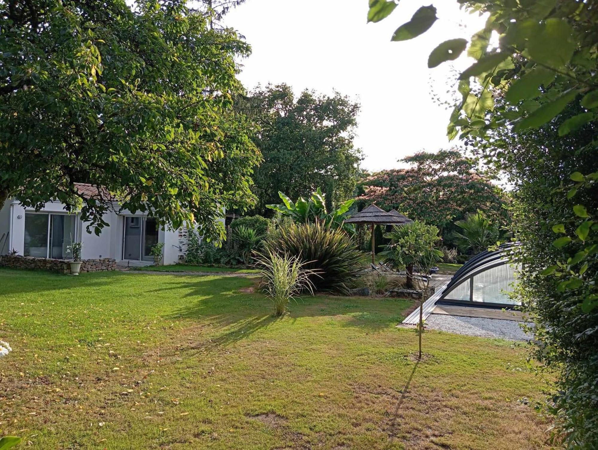 Bed and Breakfast Mas Des Vignes Piscine Chauffee Le Champ-Saint-Pere Экстерьер фото